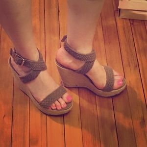 Steve Madden size 10 green espadrilles